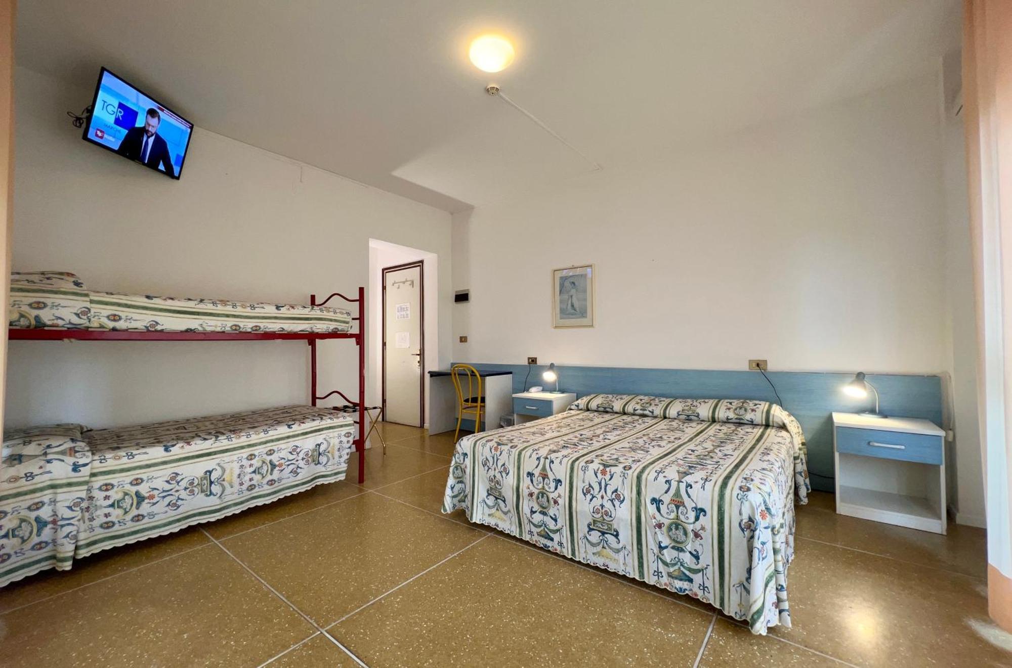 Hotel Myriam Lignano Sabbiadoro Exterior foto