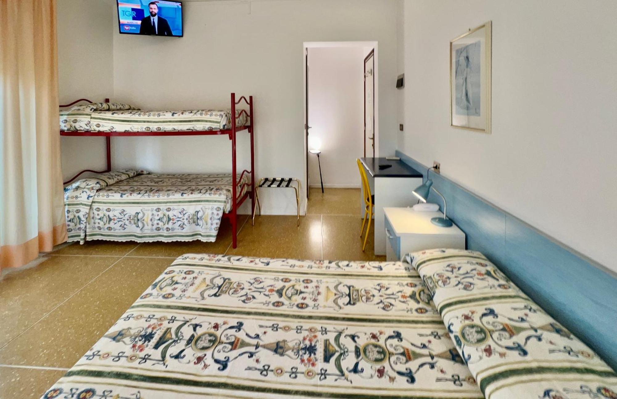 Hotel Myriam Lignano Sabbiadoro Exterior foto