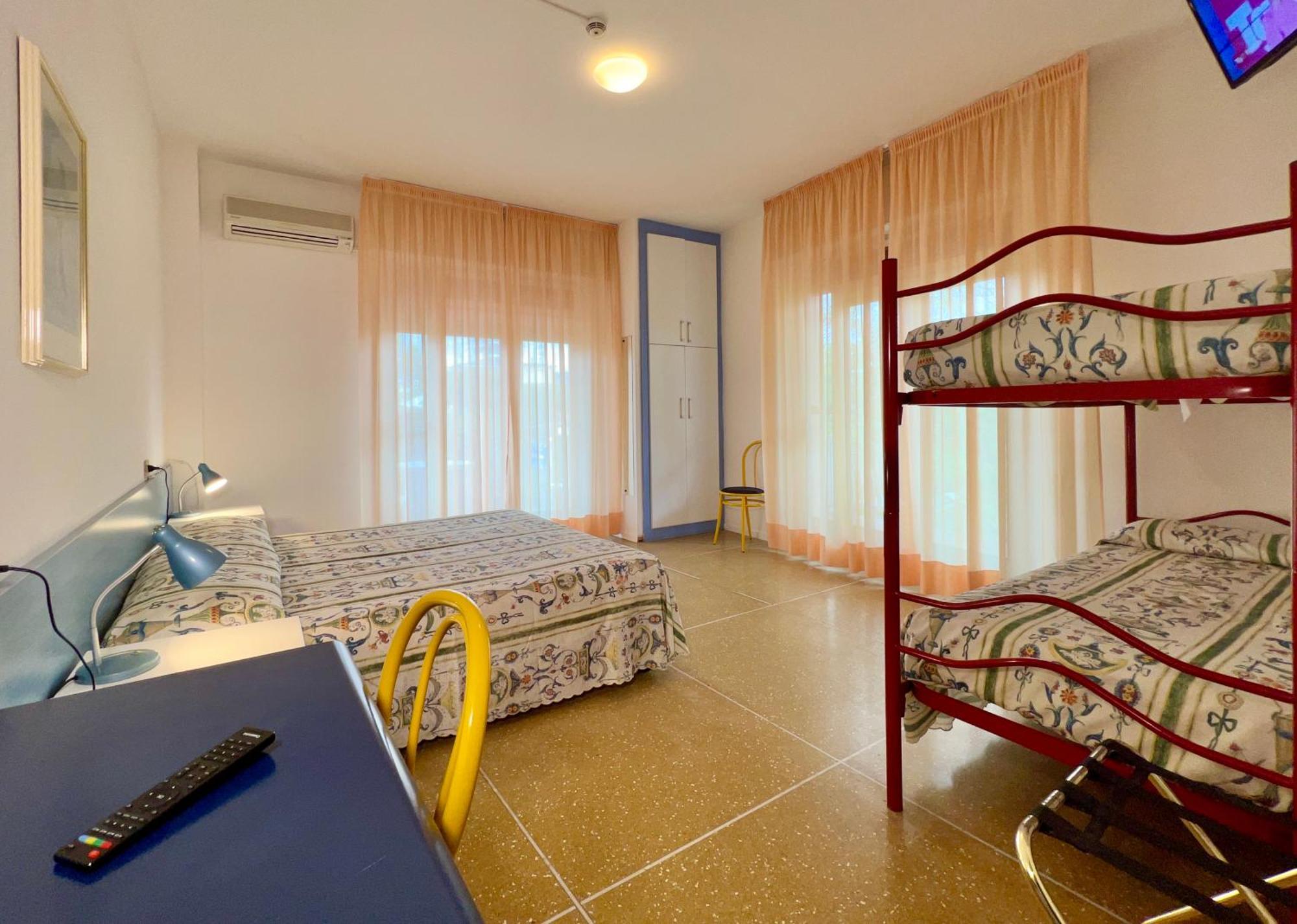 Hotel Myriam Lignano Sabbiadoro Exterior foto